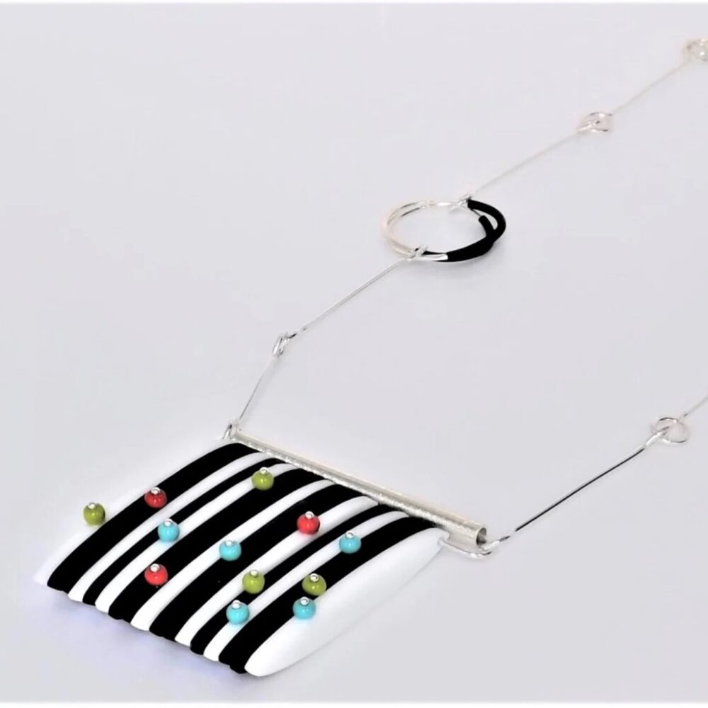 Inteplei Colorpop Necklace Black and White